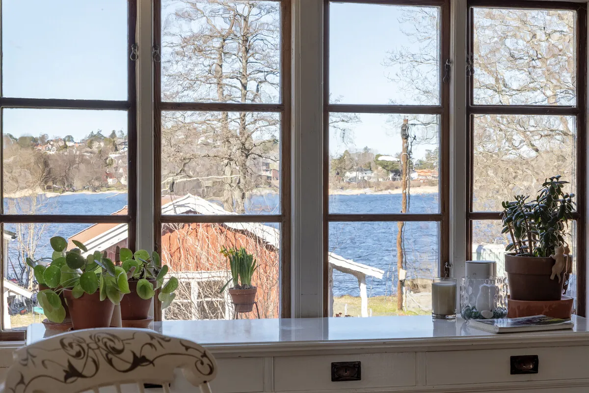 1930s Swedish Country House with Lakeside Views and Expansive Garden - View image 23 of 35