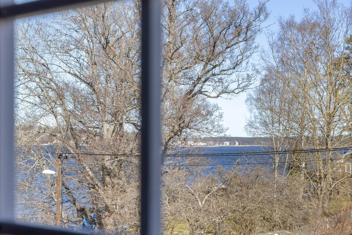 1930s Swedish Country House with Lakeside Views and Expansive Garden - View image 27 of 35