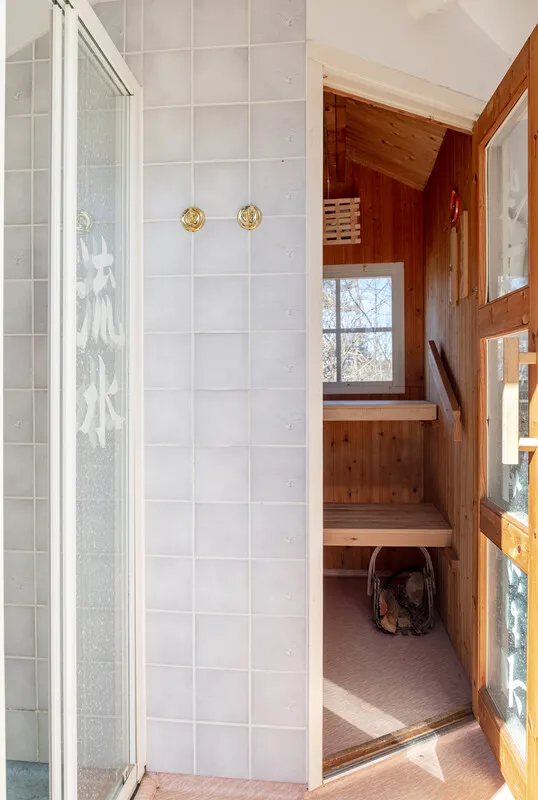 1930s Swedish Country House with Lakeside Views and Expansive Garden - View image 31 of 35