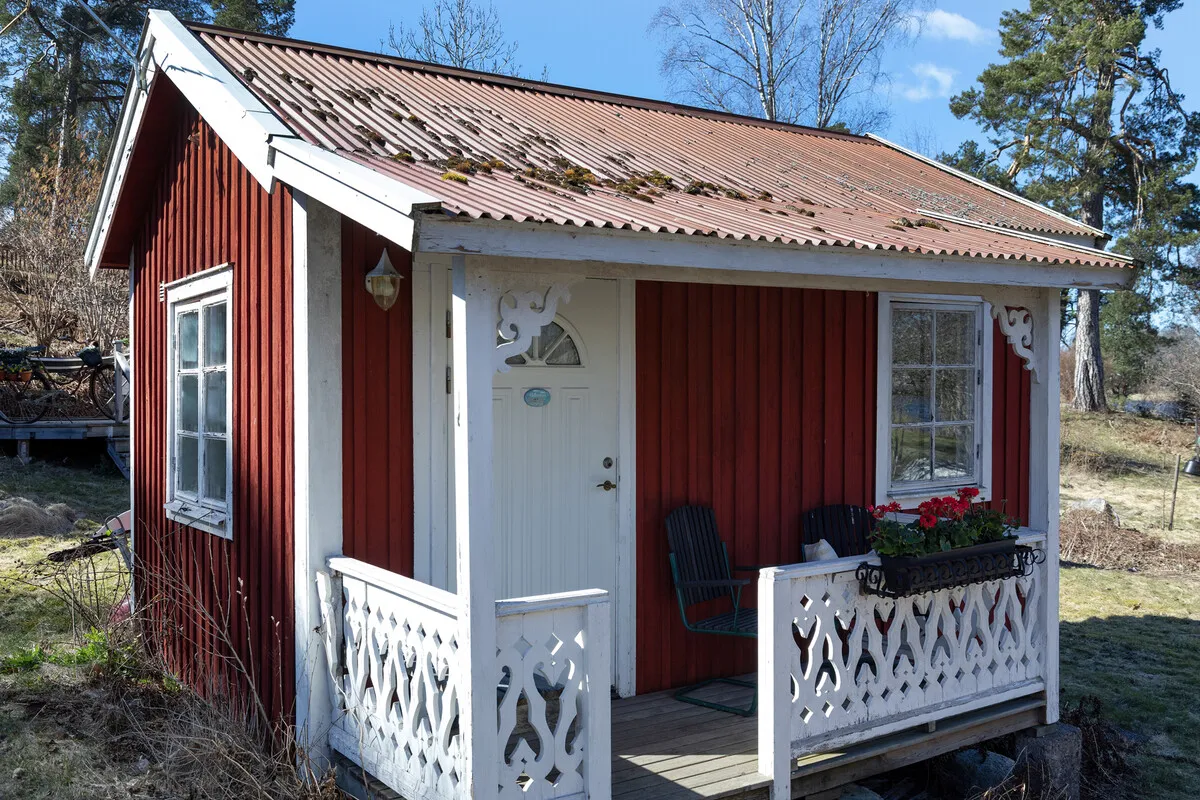 1930s Swedish Country House with Lakeside Views and Expansive Garden - View image 32 of 35