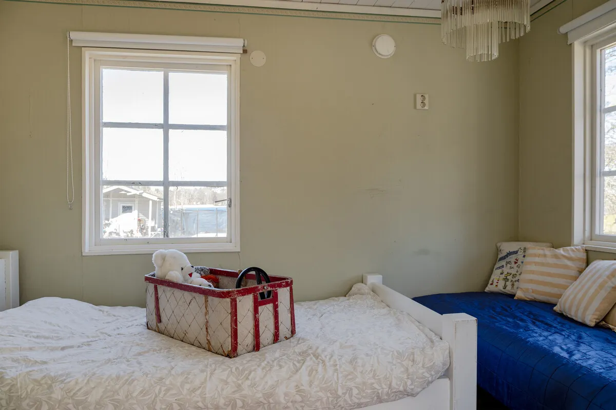 1930s Swedish Country House with Lakeside Views and Expansive Garden - View image 34 of 35