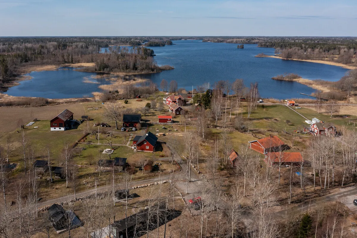 Contemporary 2-Bedroom House with Expansive Garden in Scenic Swedish Countryside - Image 2