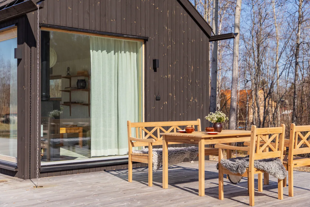 Contemporary 2-Bedroom House with Expansive Garden in Scenic Swedish Countryside - Image 3