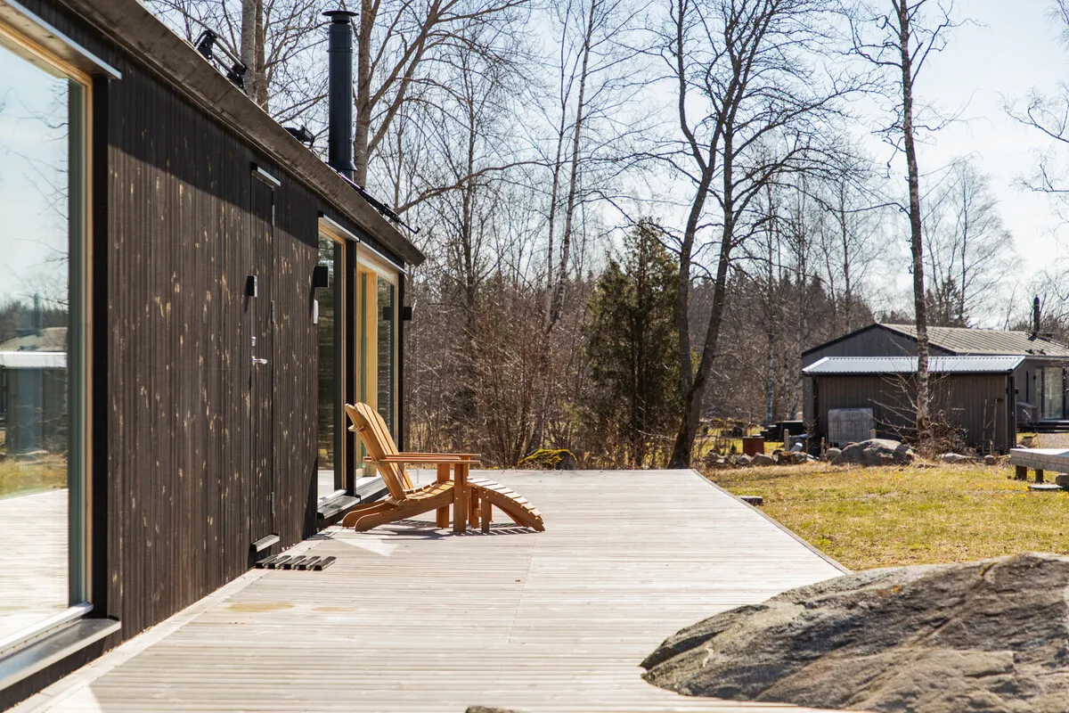 Contemporary 2-Bedroom House with Expansive Garden in Scenic Swedish Countryside - Image 4