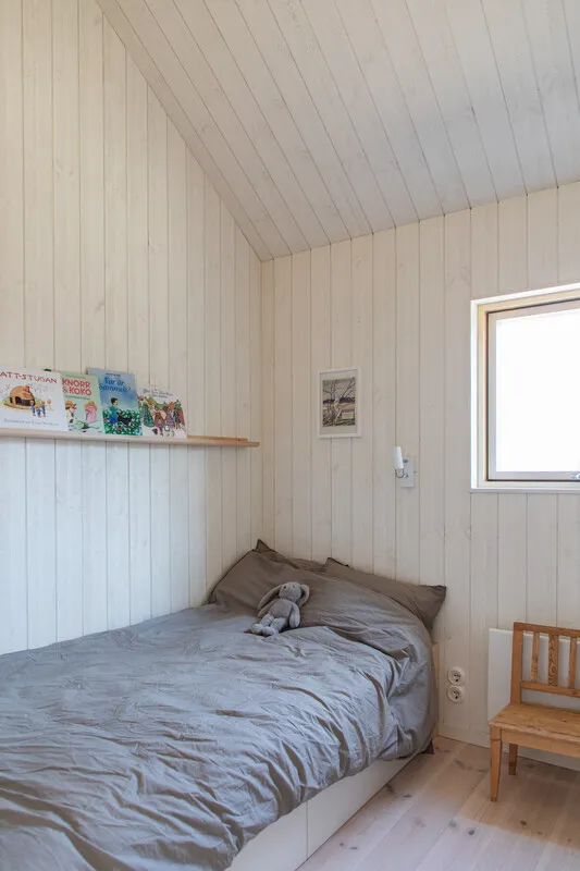 Contemporary 2-Bedroom House with Expansive Garden in Scenic Swedish Countryside - View image 20 of 41