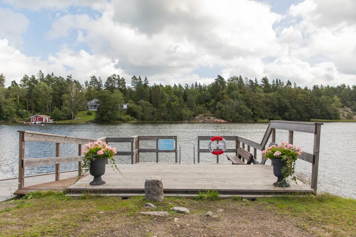 Contemporary 2-Bedroom House with Expansive Garden in Scenic Swedish Countryside - View image 34 of 41