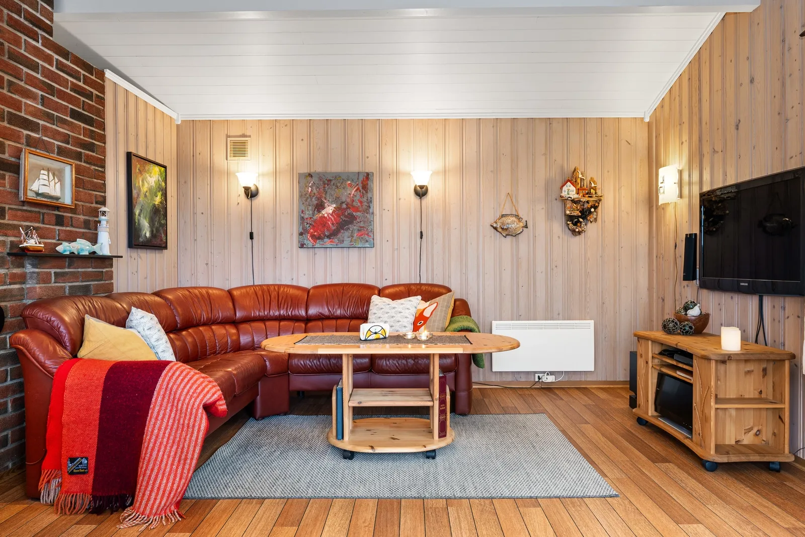 1980s Two-Bedroom Cabin with Terrace in Scenic Foldfjorden, Norway - View image 7 of 29