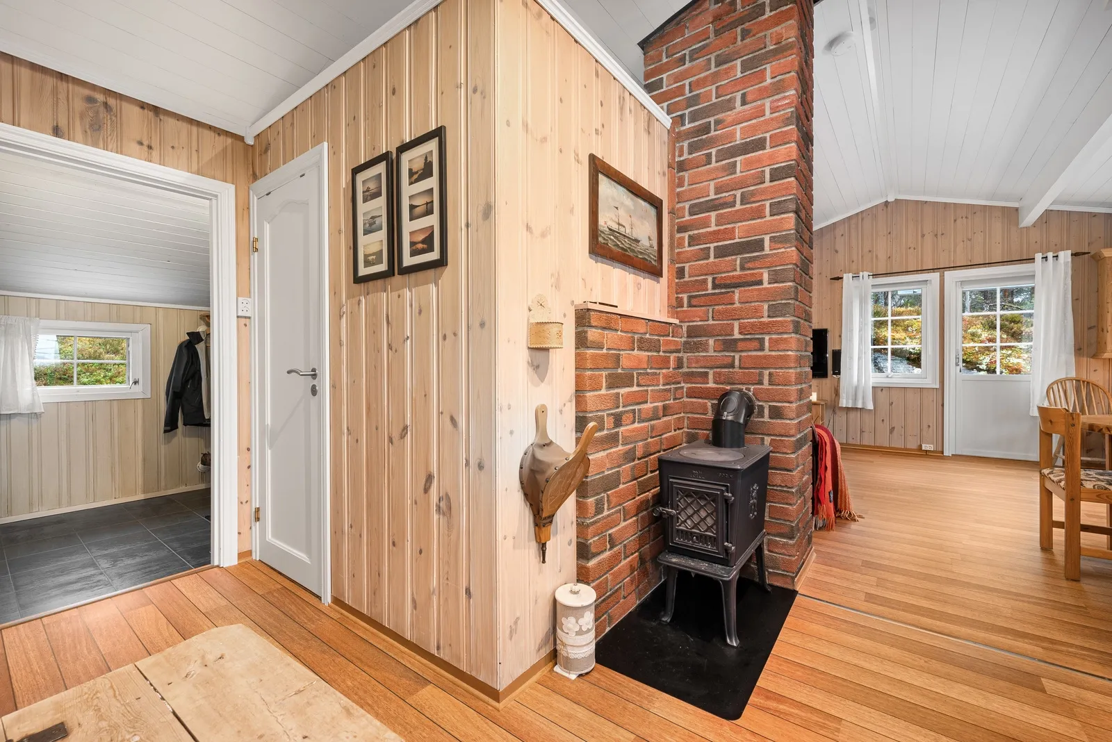 1980s Two-Bedroom Cabin with Terrace in Scenic Foldfjorden, Norway - View image 15 of 29