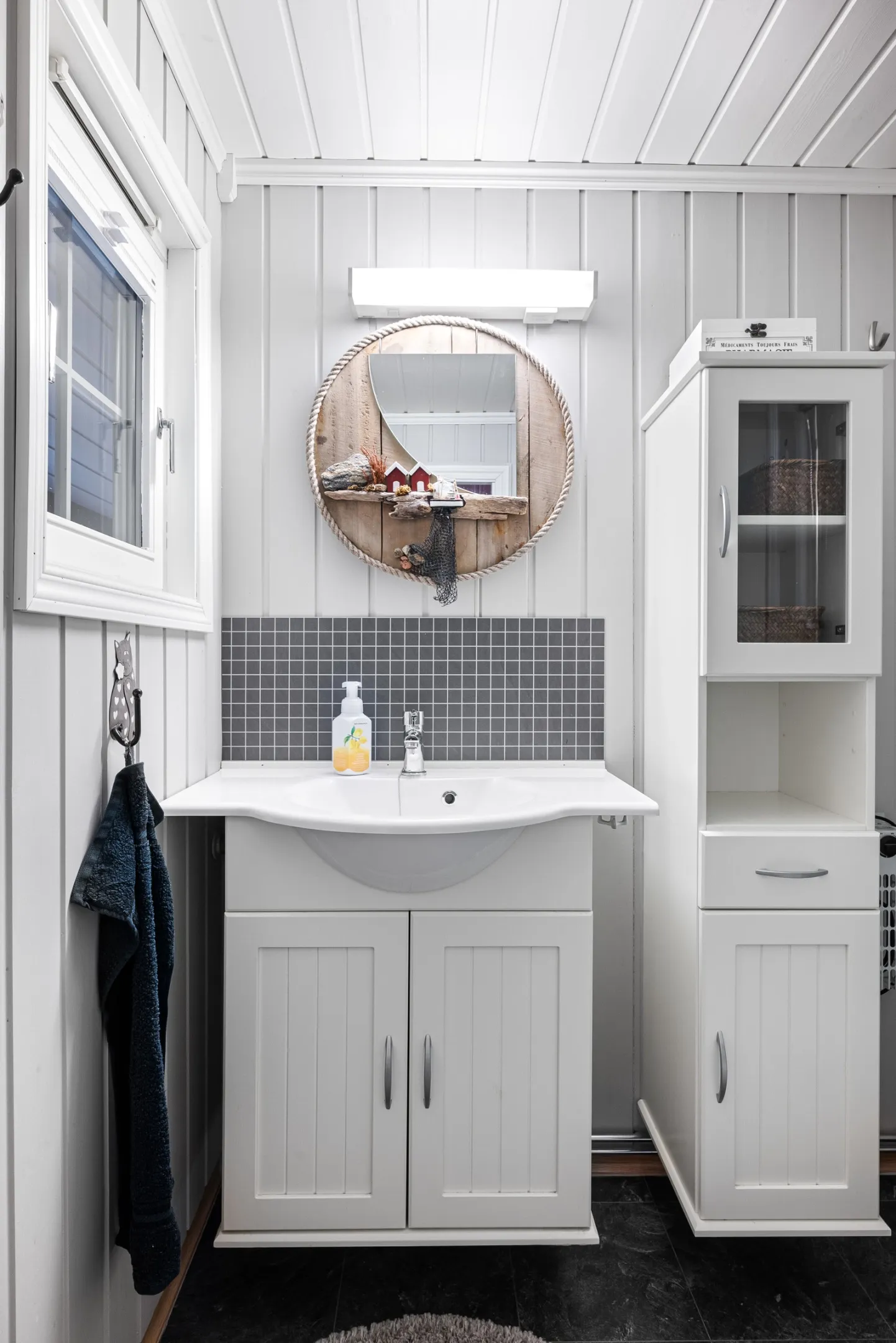 1980s Two-Bedroom Cabin with Terrace in Scenic Foldfjorden, Norway - View image 19 of 29