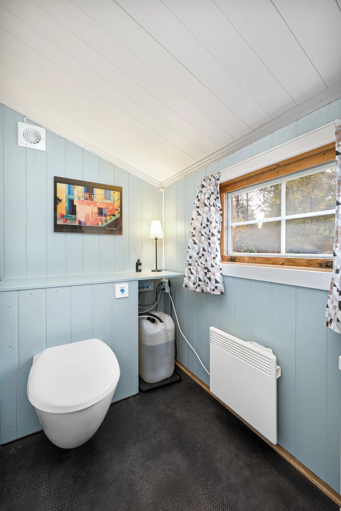 1980s Two-Bedroom Cabin with Terrace in Scenic Foldfjorden, Norway - View image 20 of 29