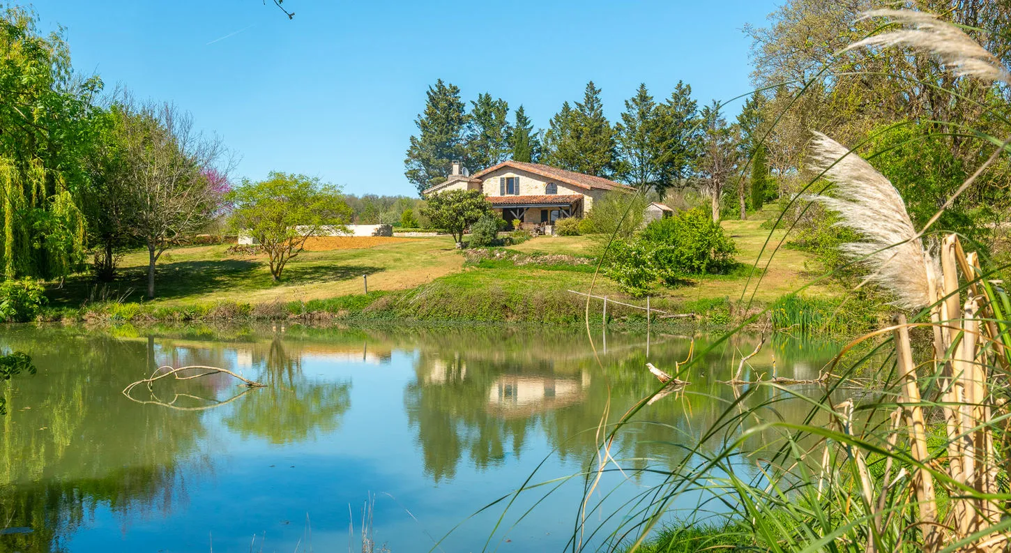 Expansive 5-Bedroom Home with Pool and Lake in Scenic Gers, France - Image 1