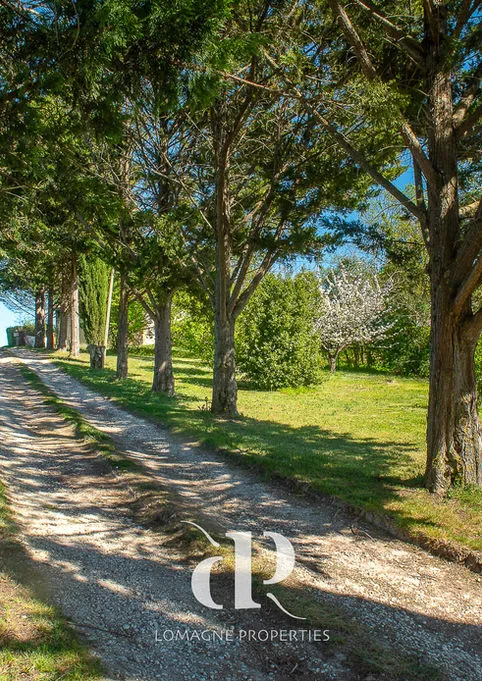 Expansive 5-Bedroom Home with Pool and Lake in Scenic Gers, France - Image 5