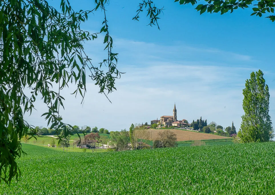 Expansive 5-Bedroom Home with Pool and Lake in Scenic Gers, France - View image 16 of 26