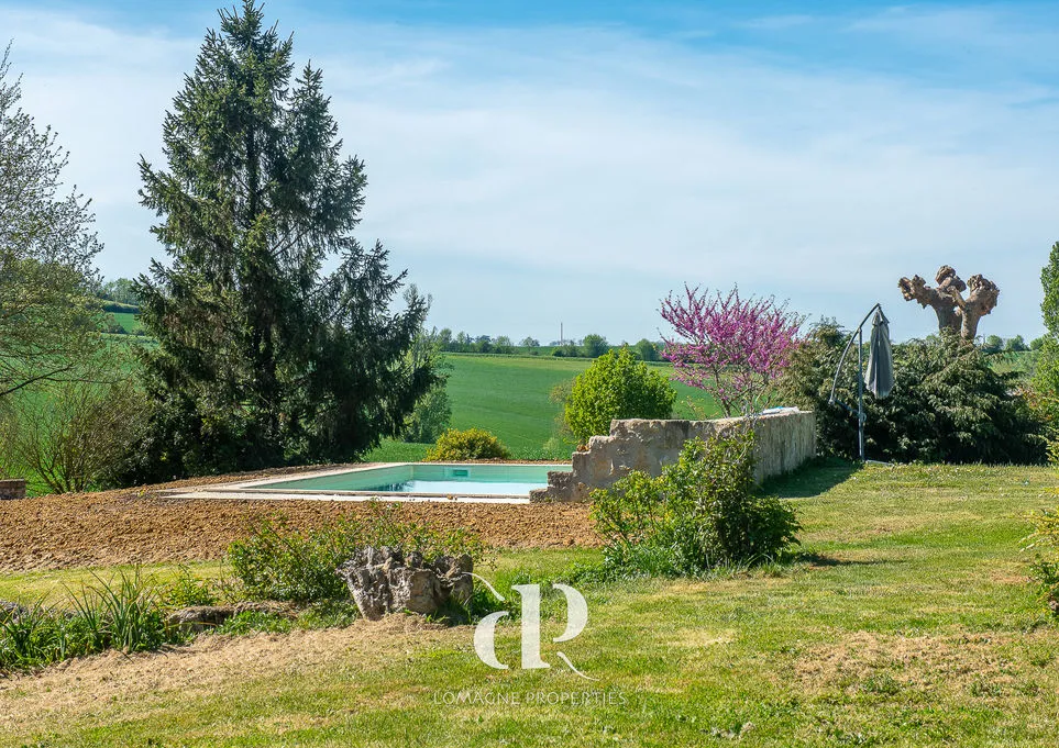 Expansive 5-Bedroom Home with Pool and Lake in Scenic Gers, France - View image 20 of 26