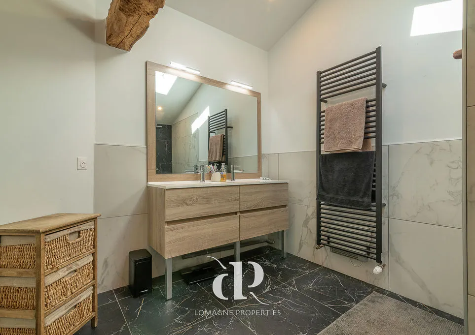 Expansive 5-Bedroom Home with Pool and Lake in Scenic Gers, France - View image 23 of 26