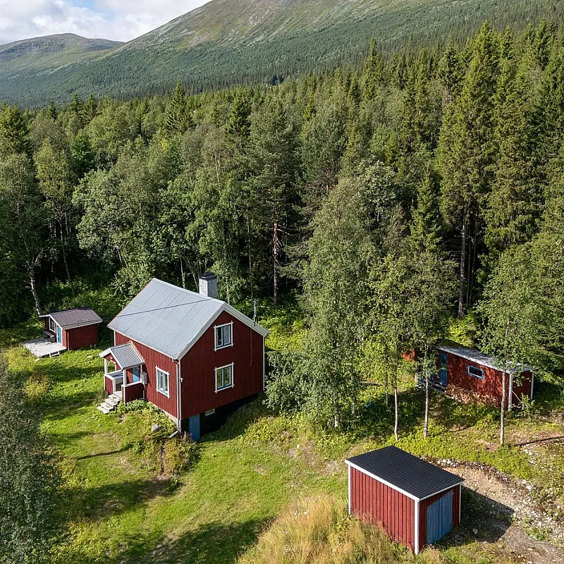 1940s Swedish House with Expansive Land in Vilhelmina