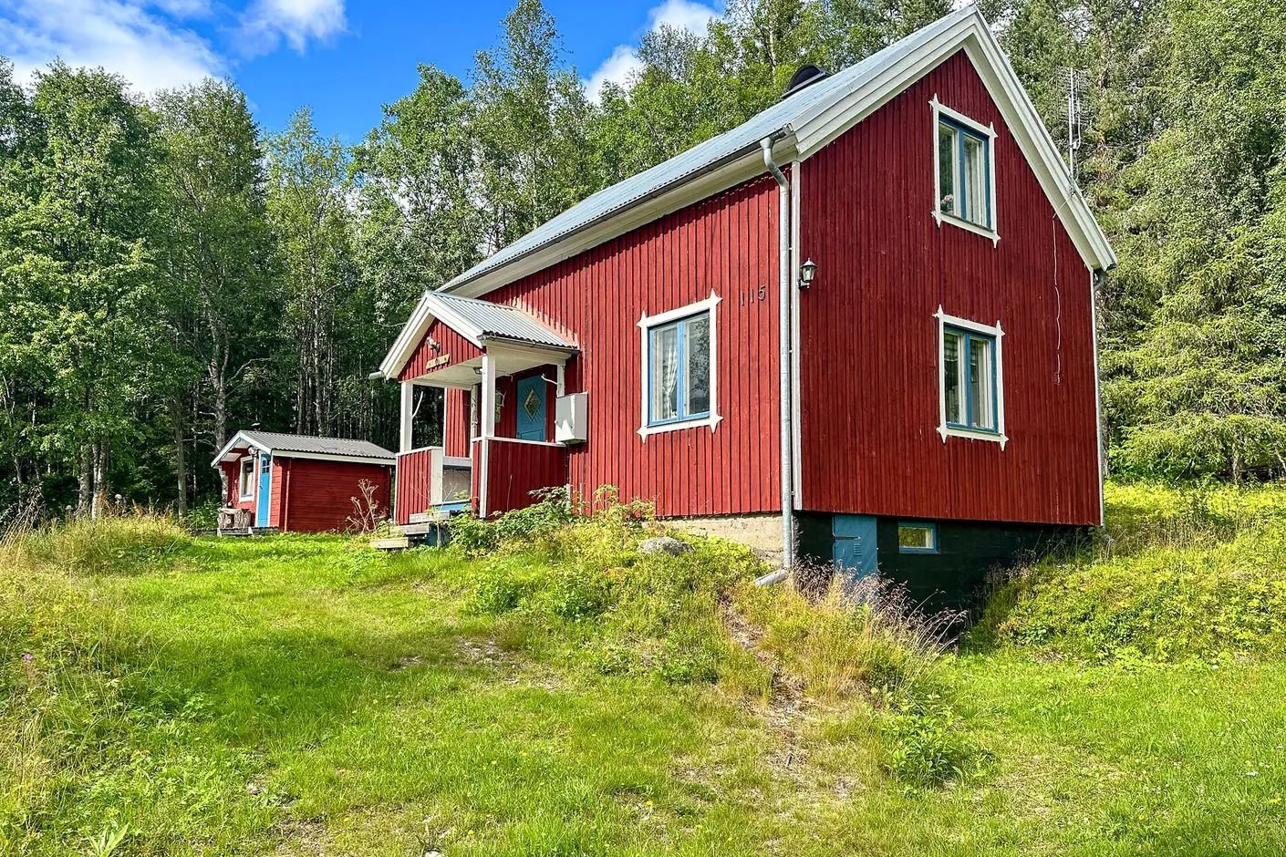1940s Swedish House with Expansive Land in Vilhelmina - Image 2