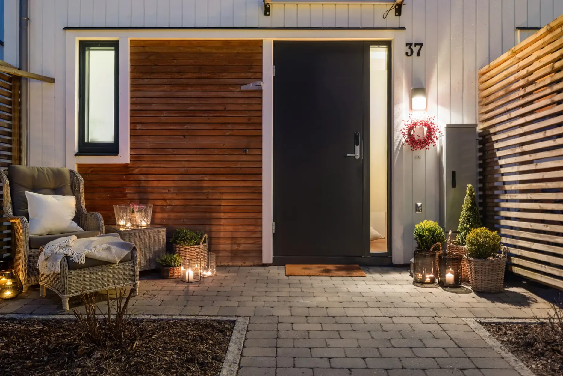 Contemporary 3-Bedroom Townhouse with Expansive Grounds in Heimdal - Image 3