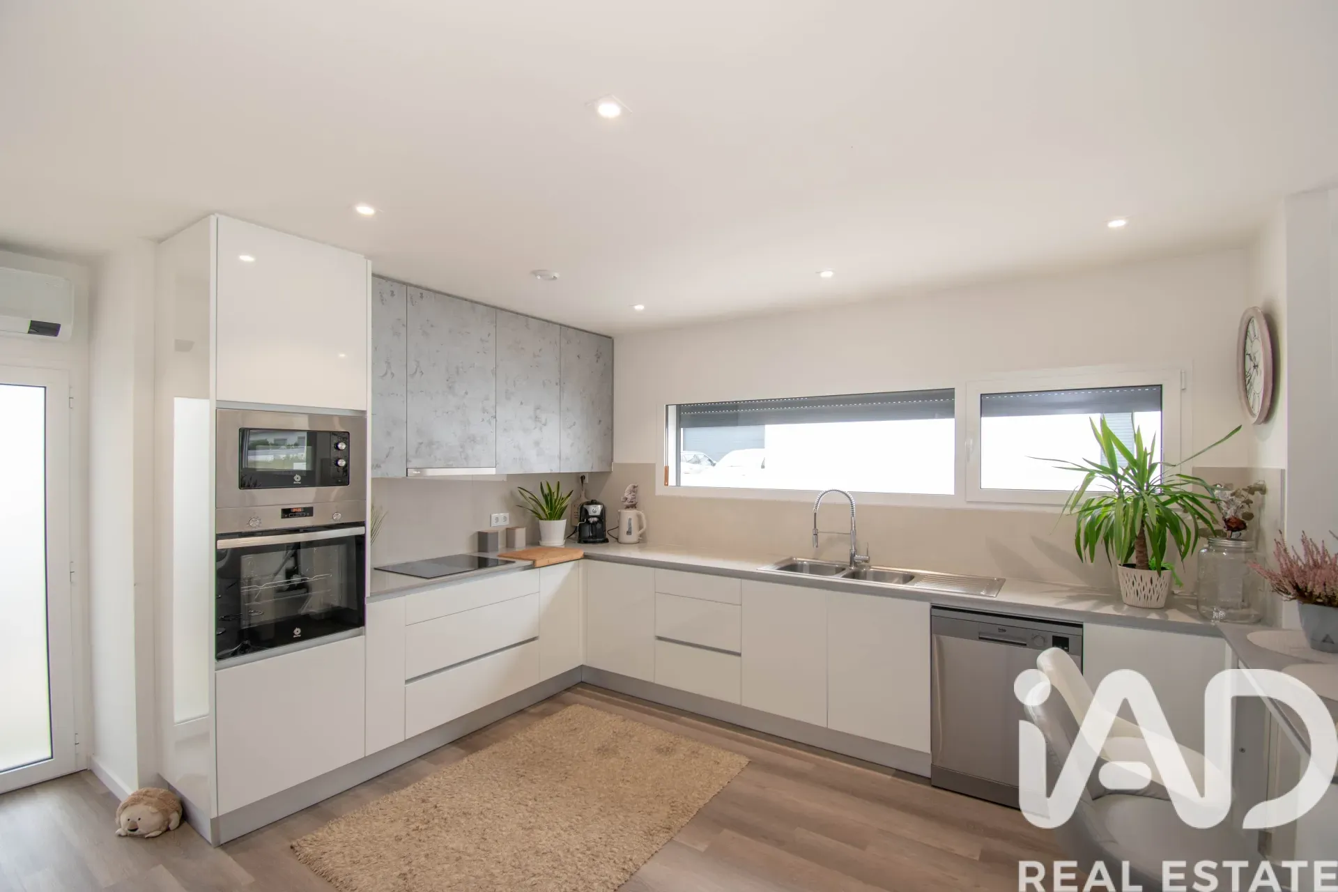 Moderne enetasjes hus med hage i kystbyen Marinha Grande - Image 4