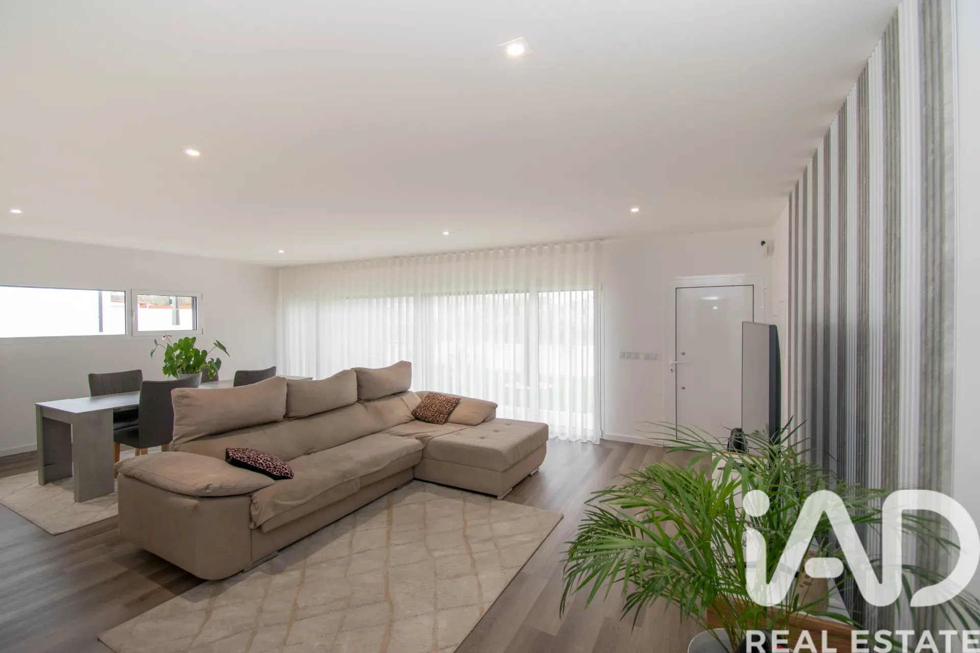 Moderne enetasjes hus med hage i kystbyen Marinha Grande - Vis bilde 6 av 31