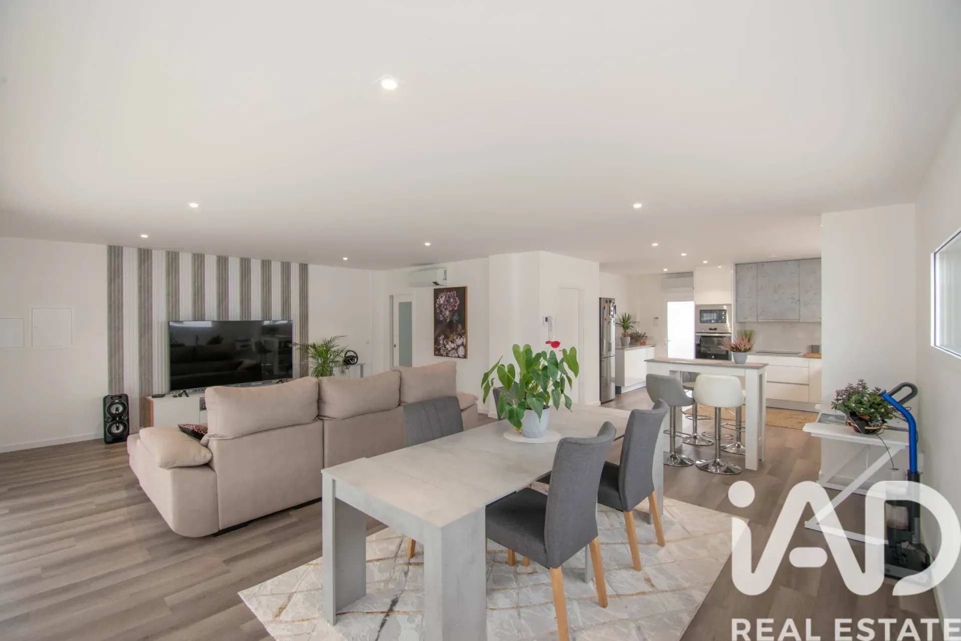 Moderne enetasjes hus med hage i kystbyen Marinha Grande - Vis bilde 10 av 31