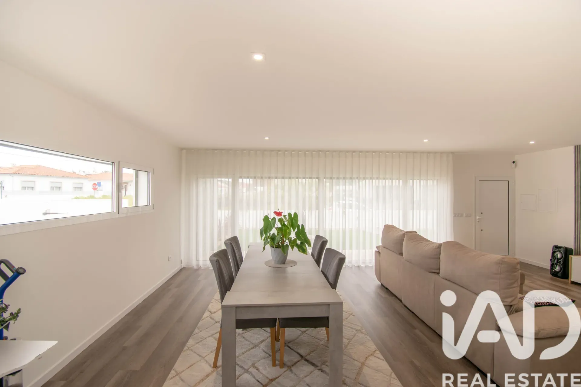 Moderne enetasjes hus med hage i kystbyen Marinha Grande - Vis bilde 12 av 31