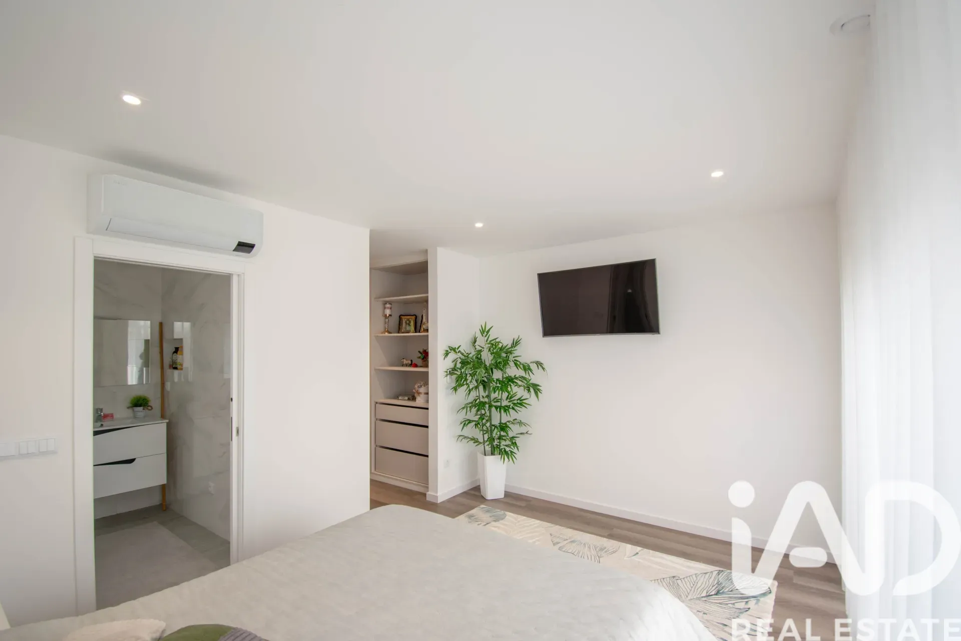 Moderne enetasjes hus med hage i kystbyen Marinha Grande - Vis bilde 15 av 31