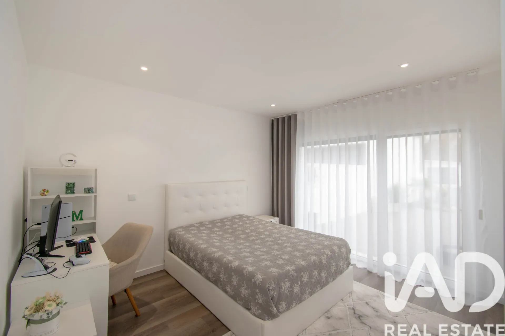 Moderne enetasjes hus med hage i kystbyen Marinha Grande - Vis bilde 18 av 31