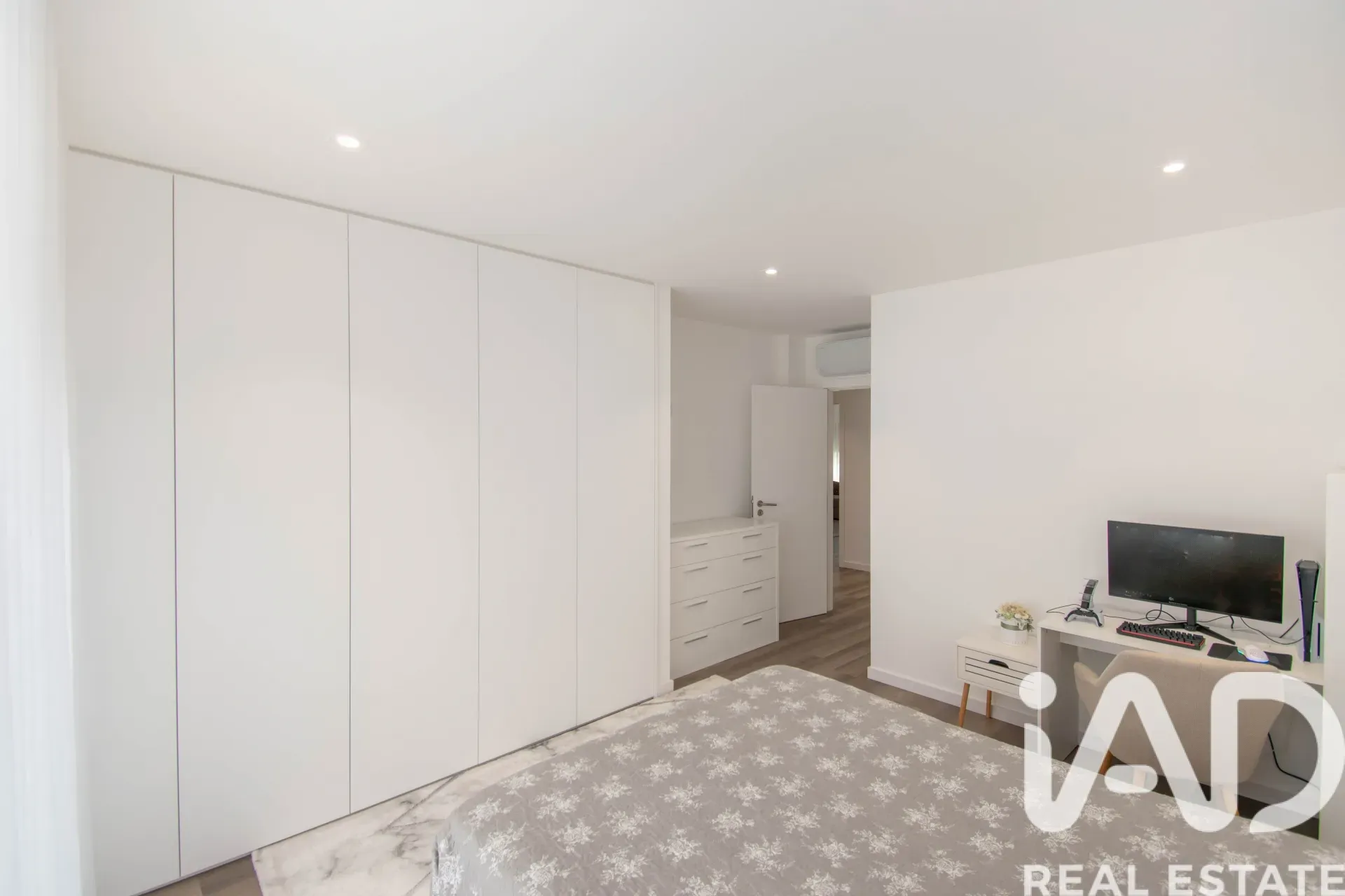 Moderne enetasjes hus med hage i kystbyen Marinha Grande - Vis bilde 19 av 31