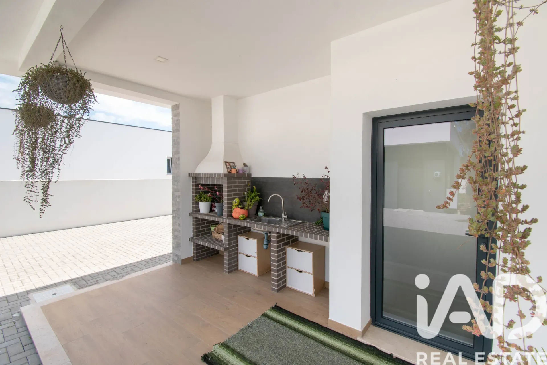 Moderne enetasjes hus med hage i kystbyen Marinha Grande - Vis bilde 25 av 31