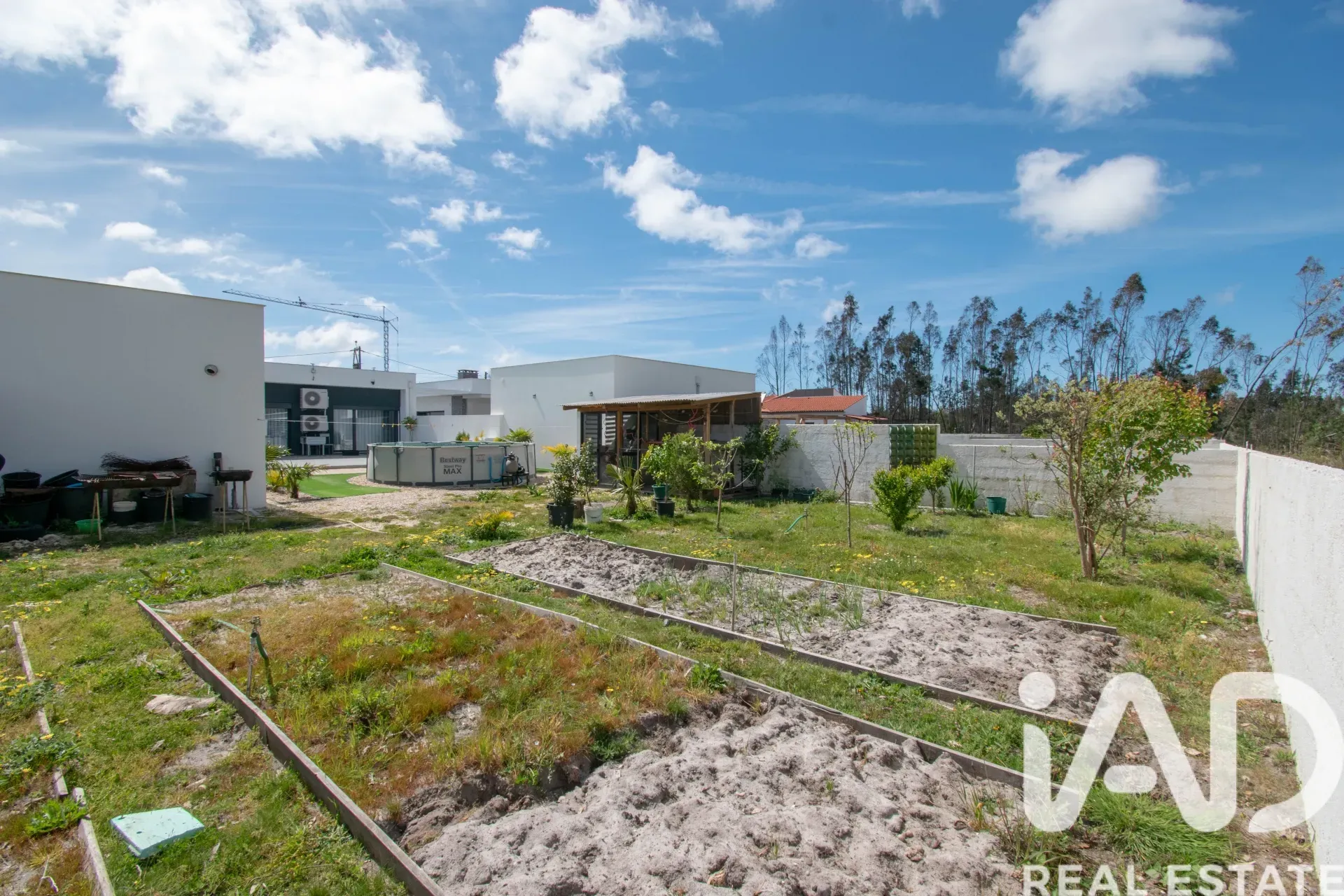Moderne enetasjes hus med hage i kystbyen Marinha Grande - Vis bilde 29 av 31