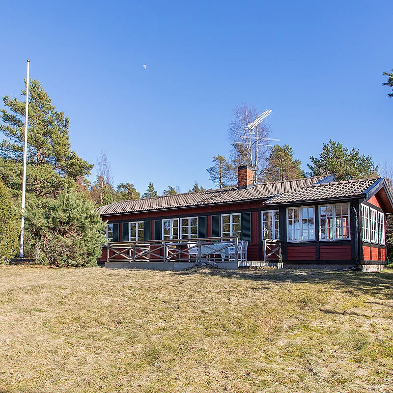 4-Bedroom 1970s House with Expansive Garden in Scenic Yxlan, Sweden