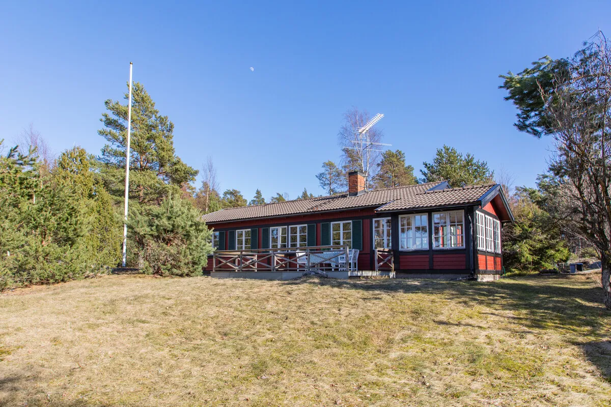 4-Bedroom 1970s House with Expansive Garden in Scenic Yxlan, Sweden - Image 1