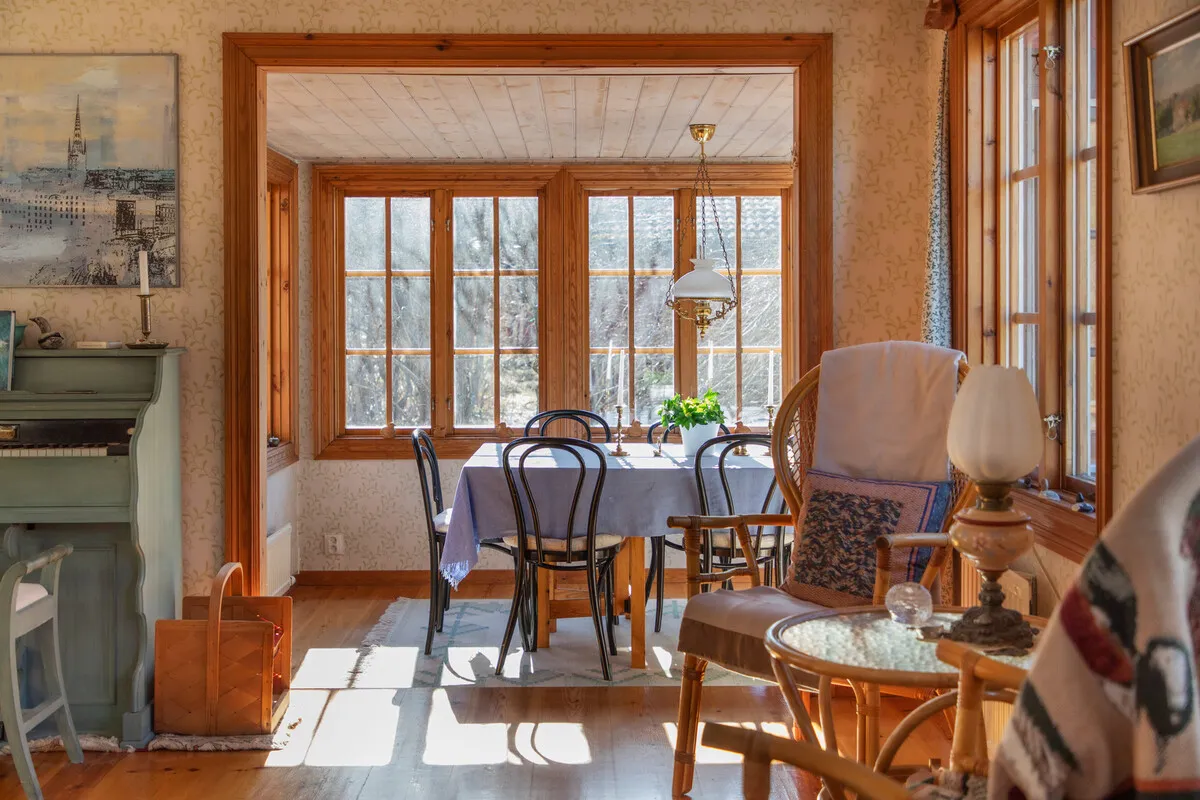 4-Bedroom 1970s House with Expansive Garden in Scenic Yxlan, Sweden - View image 12 of 41