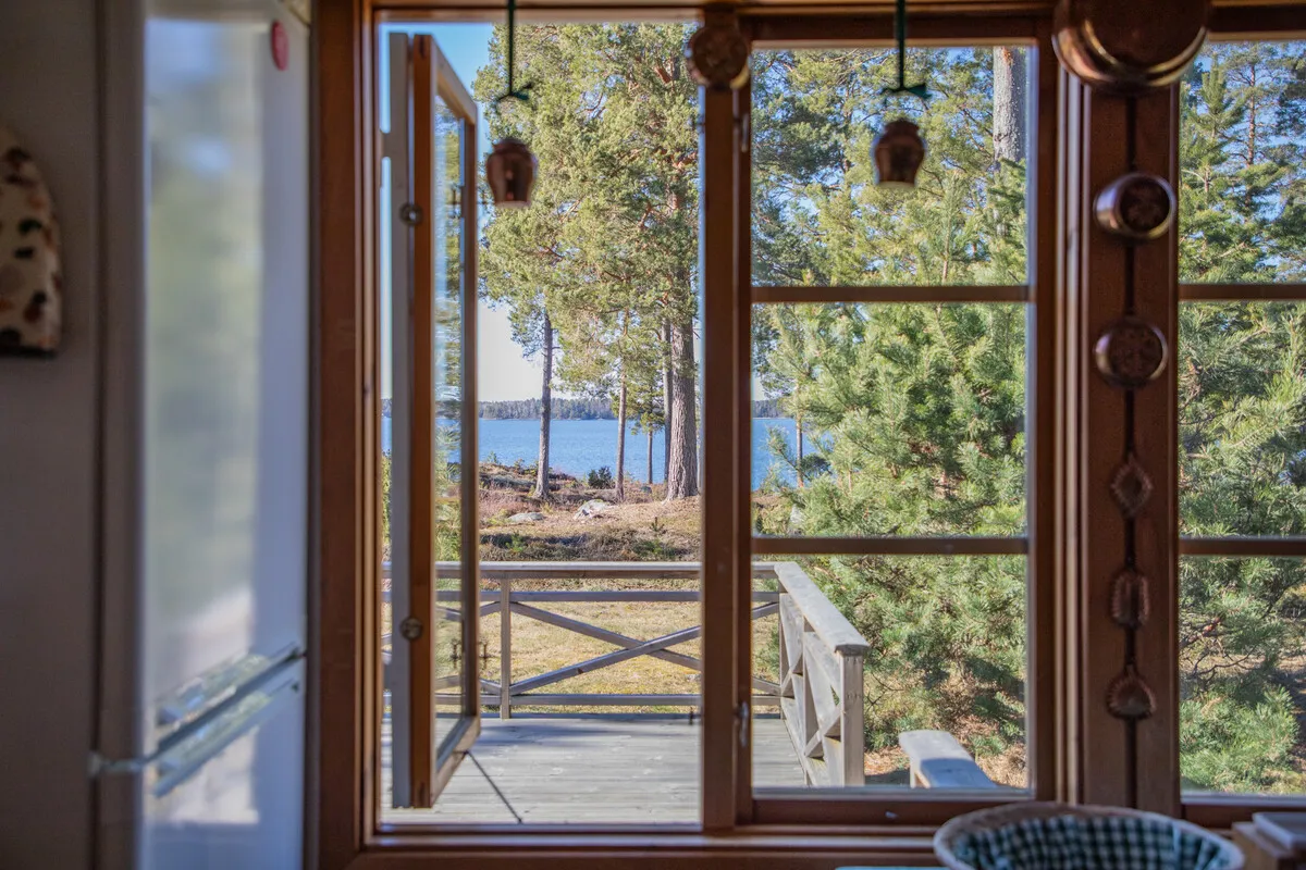 4-Bedroom 1970s House with Expansive Garden in Scenic Yxlan, Sweden - View image 15 of 41