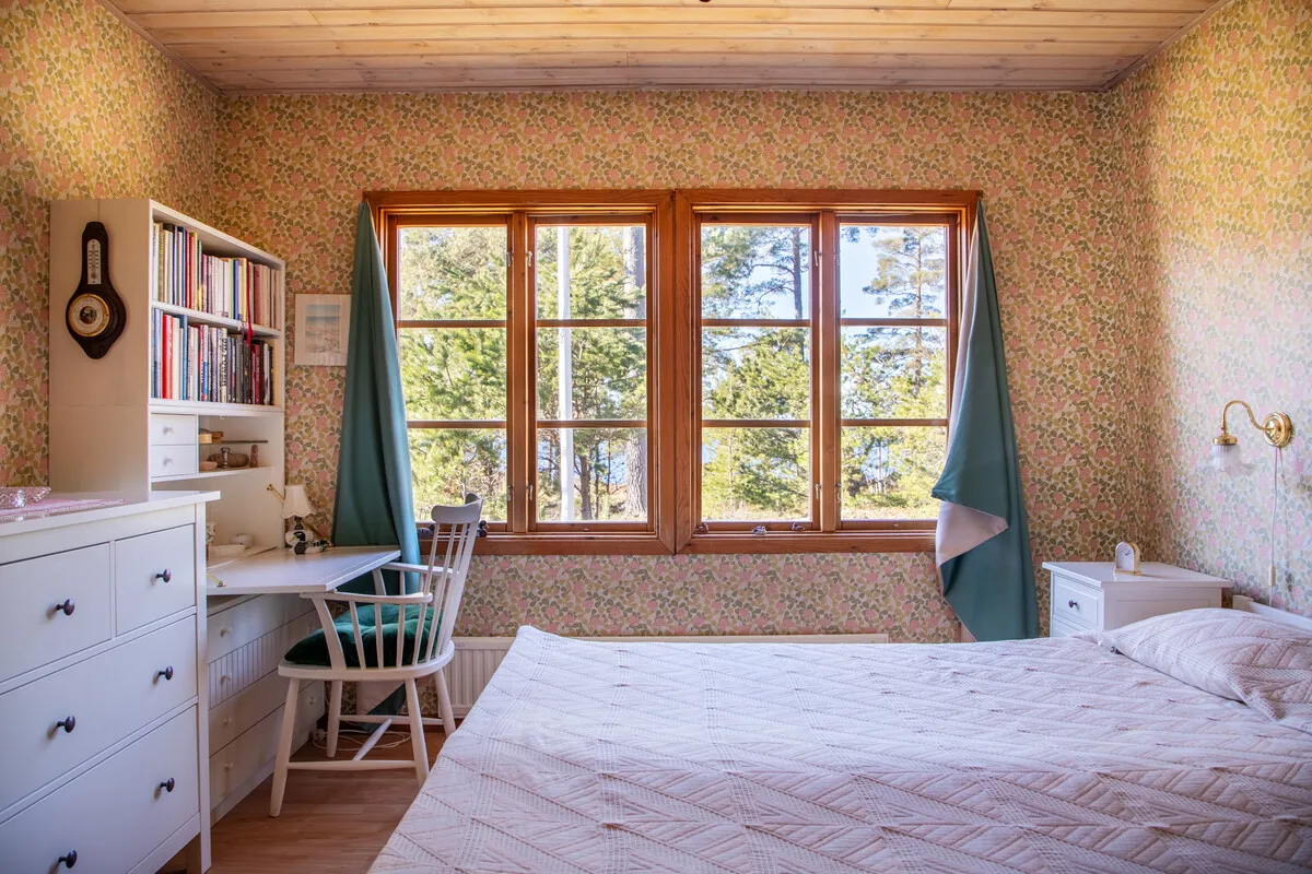 4-Bedroom 1970s House with Expansive Garden in Scenic Yxlan, Sweden - View image 21 of 41