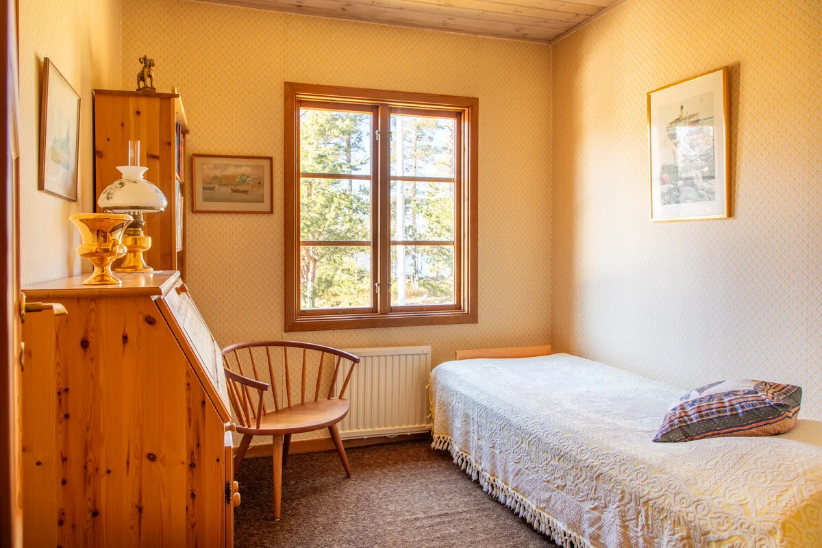 4-Bedroom 1970s House with Expansive Garden in Scenic Yxlan, Sweden - View image 25 of 41