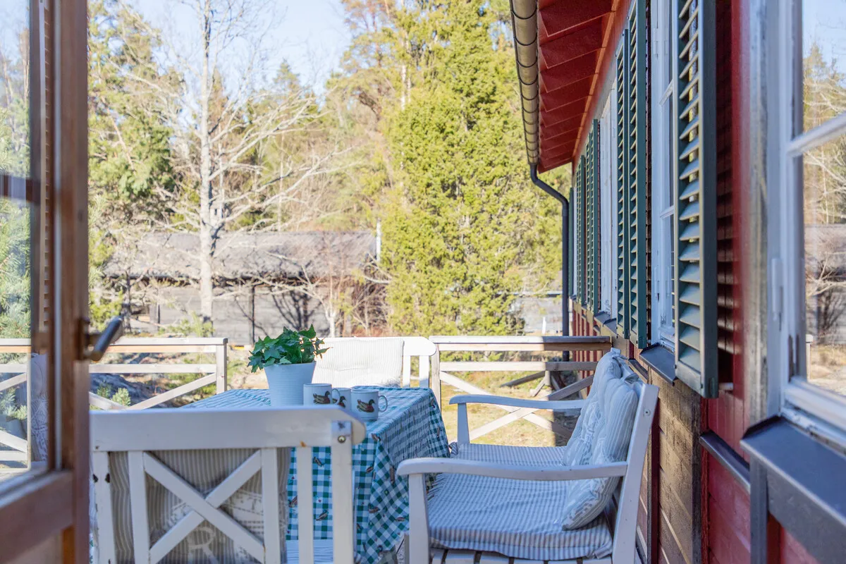 4-Bedroom 1970s House with Expansive Garden in Scenic Yxlan, Sweden - View image 28 of 41