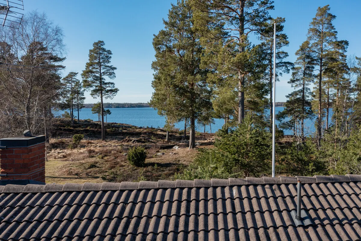 4-Bedroom 1970s House with Expansive Garden in Scenic Yxlan, Sweden - View image 32 of 41