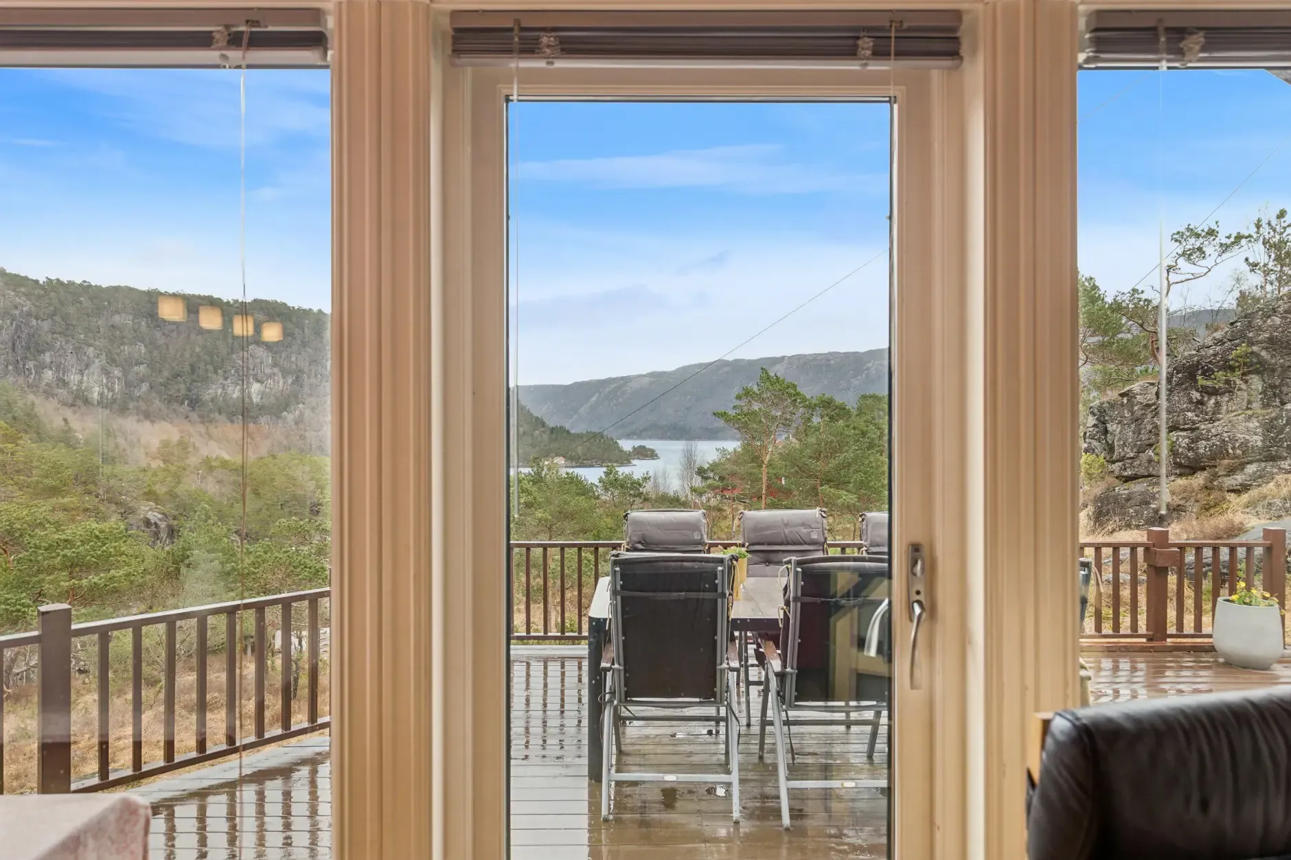 Charming 3-Bedroom Farmhouse with Garden and Terrace in Vikedal, Norway - Image 4