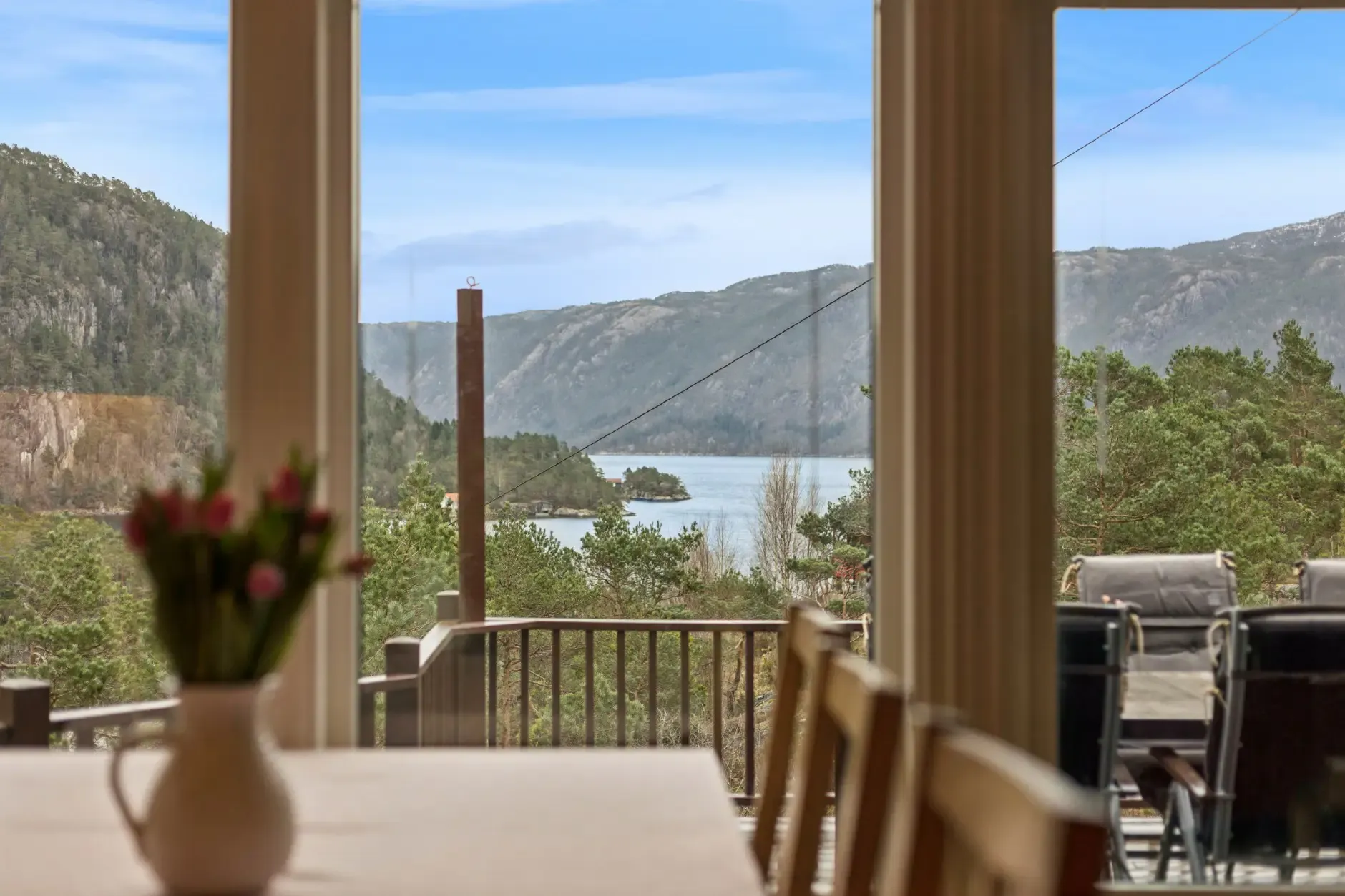 Charming 3-Bedroom Farmhouse with Garden and Terrace in Vikedal, Norway - Image 5