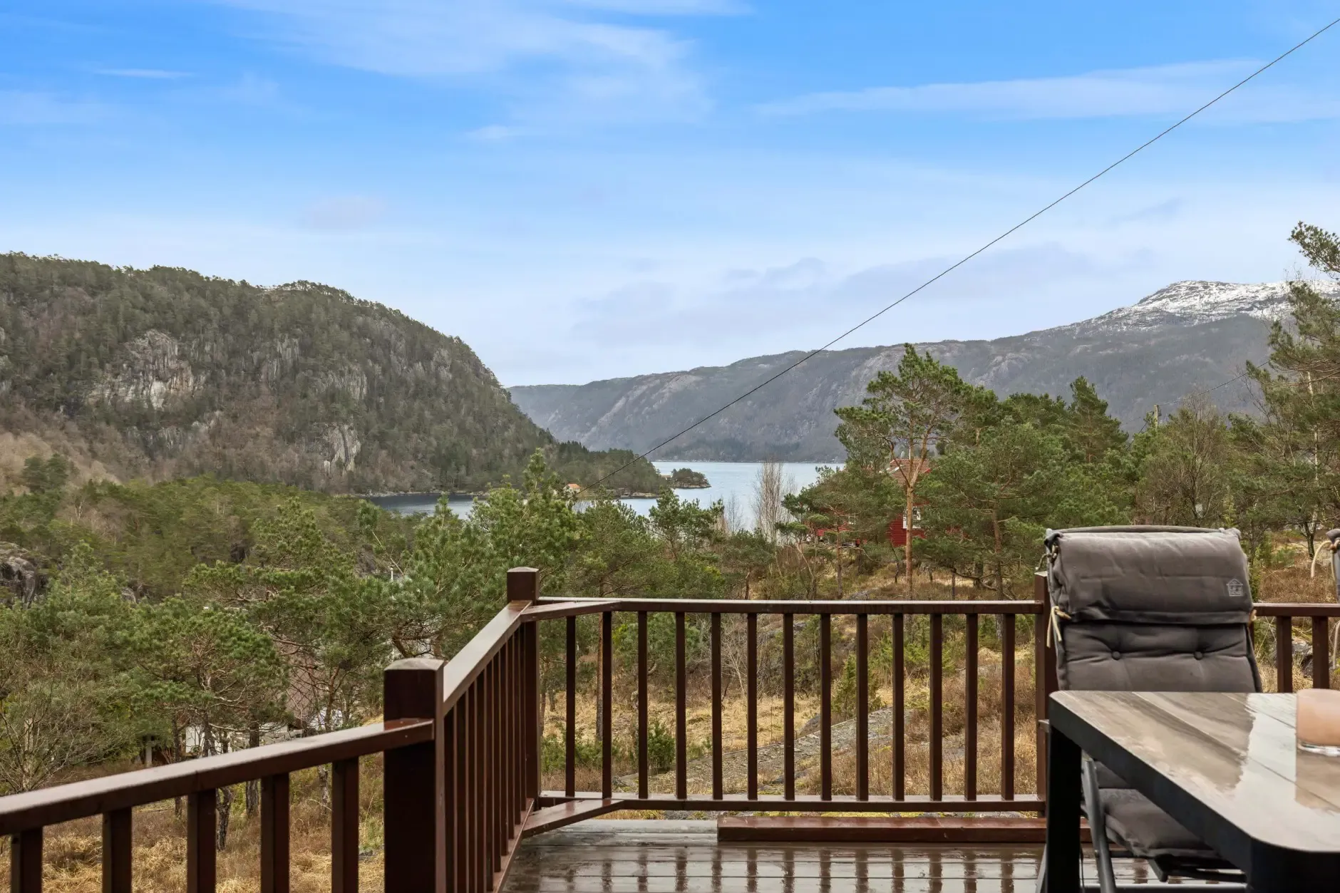 Charming 3-Bedroom Farmhouse with Garden and Terrace in Vikedal, Norway - View image 6 of 40