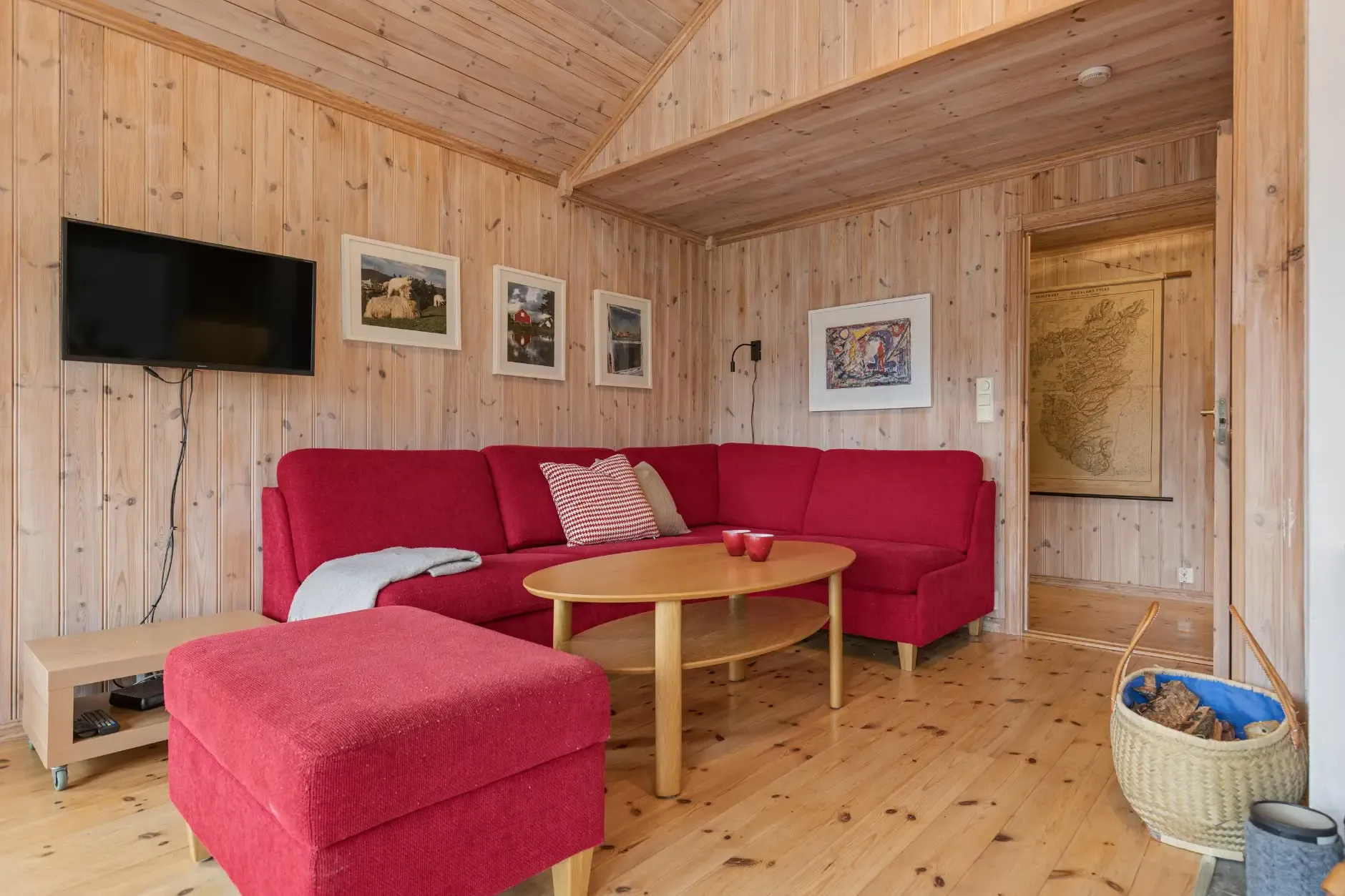 Charming 3-Bedroom Farmhouse with Garden and Terrace in Vikedal, Norway - View image 14 of 40