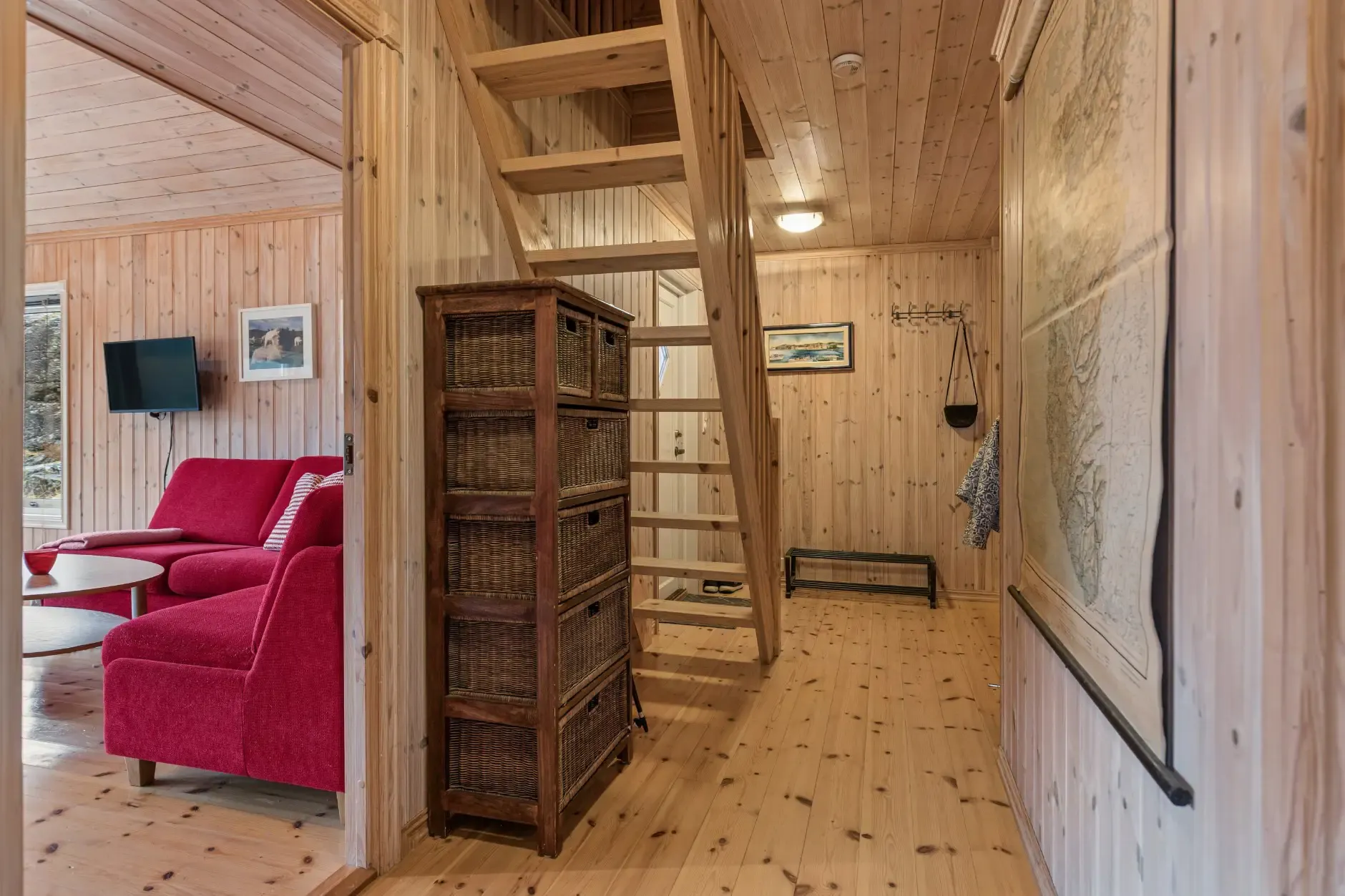 Charming 3-Bedroom Farmhouse with Garden and Terrace in Vikedal, Norway - View image 15 of 40