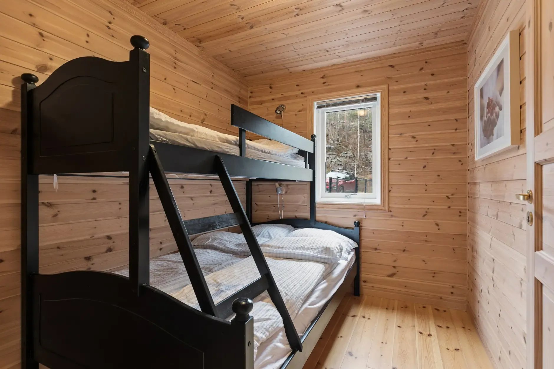 Charming 3-Bedroom Farmhouse with Garden and Terrace in Vikedal, Norway - View image 19 of 40