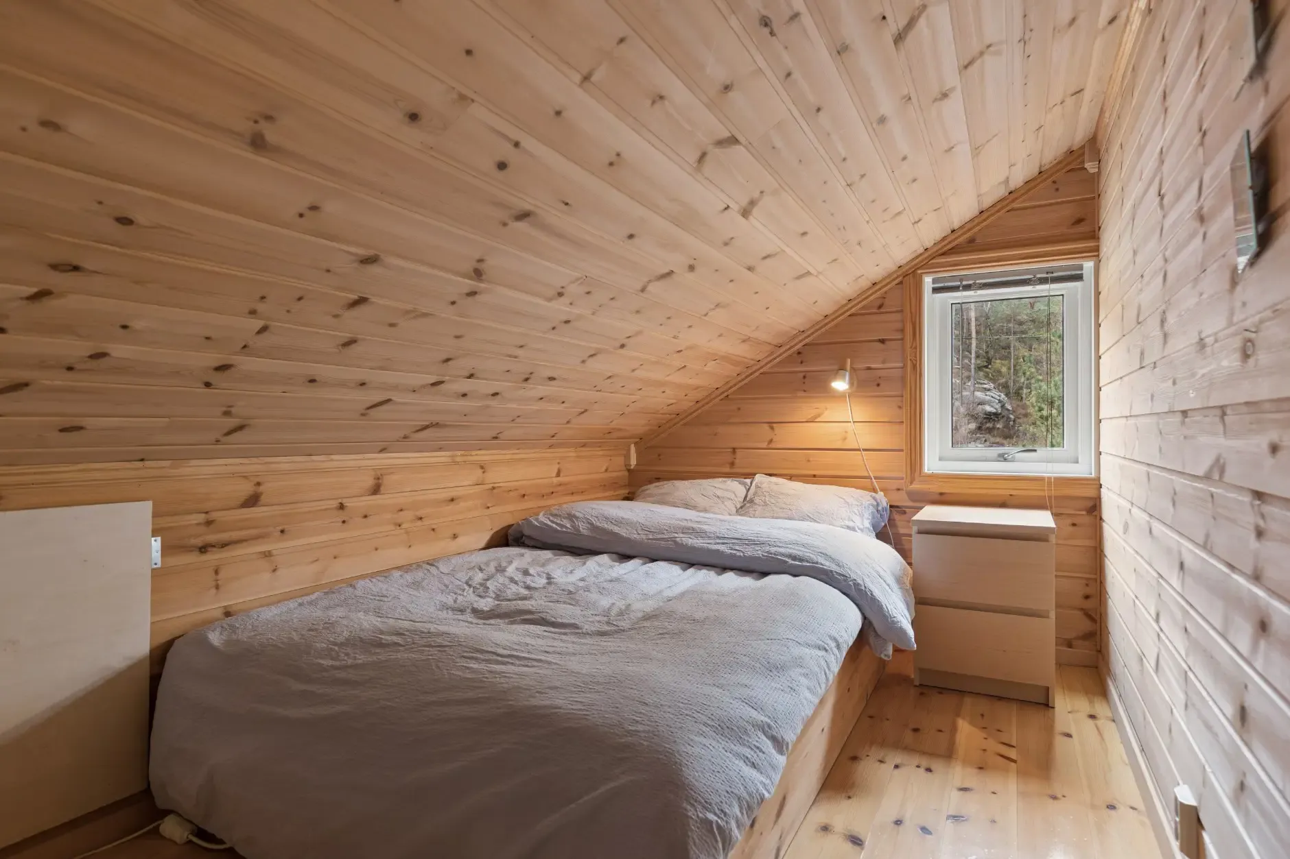 Charming 3-Bedroom Farmhouse with Garden and Terrace in Vikedal, Norway - View image 25 of 40