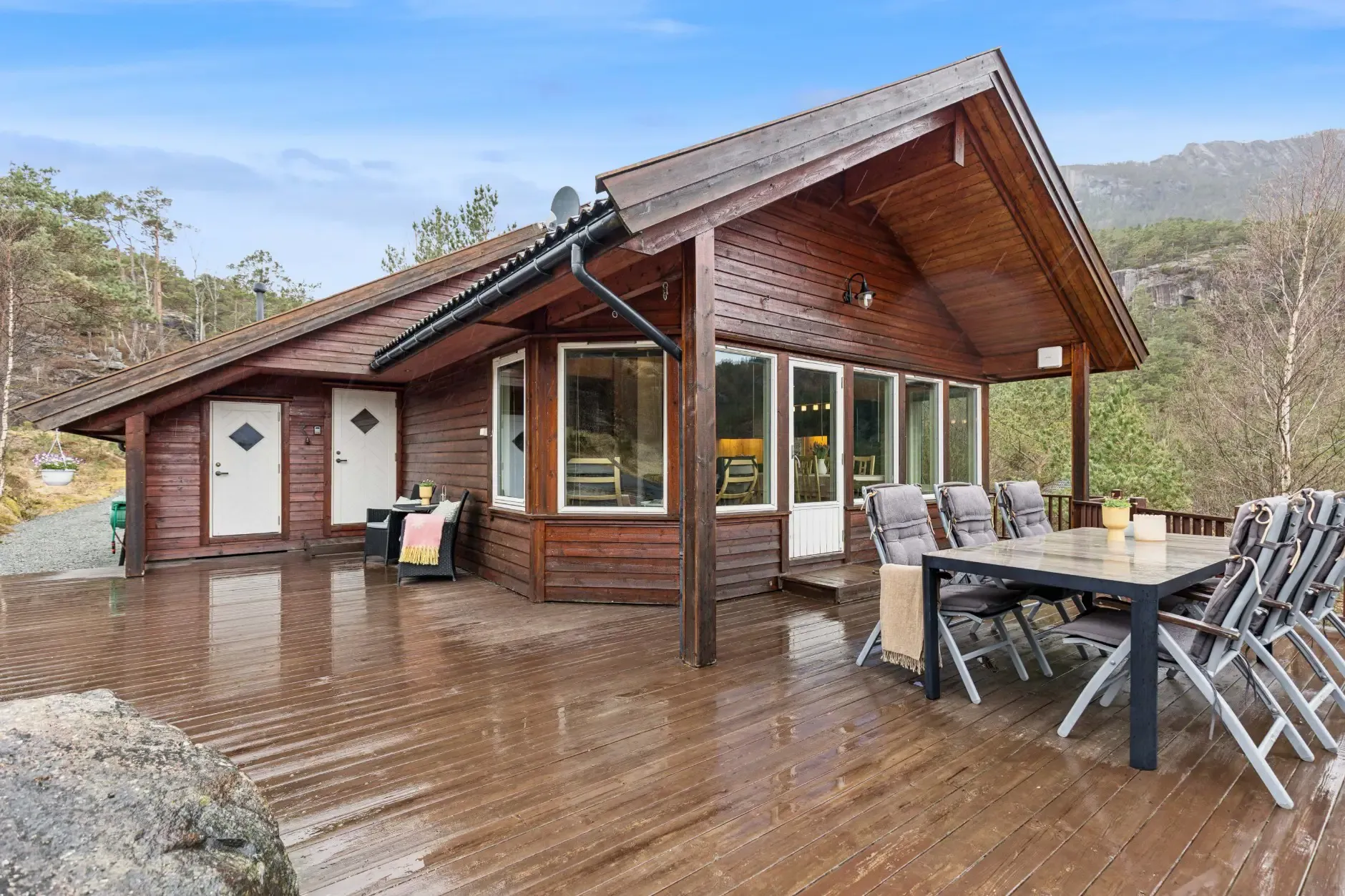 Charming 3-Bedroom Farmhouse with Garden and Terrace in Vikedal, Norway - View image 26 of 40