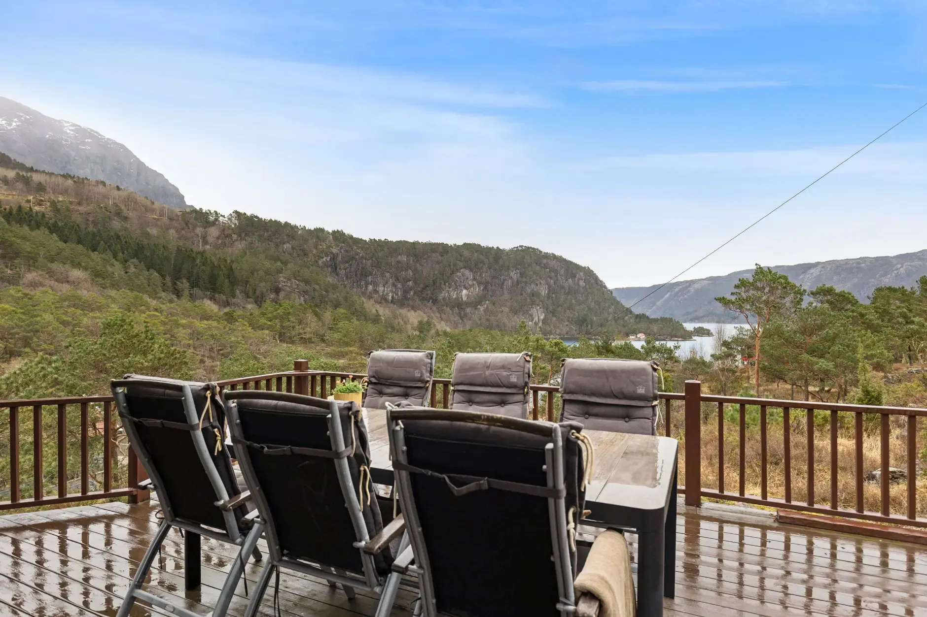 Charming 3-Bedroom Farmhouse with Garden and Terrace in Vikedal, Norway - View image 27 of 40