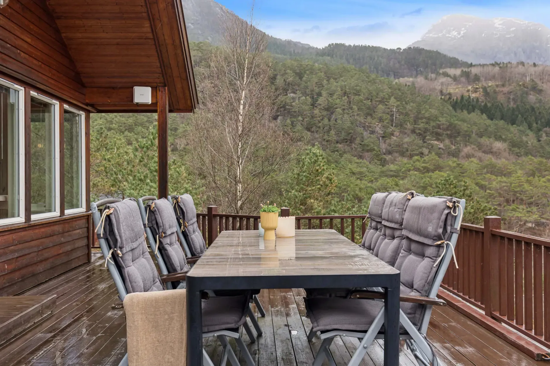 Charming 3-Bedroom Farmhouse with Garden and Terrace in Vikedal, Norway - View image 30 of 40