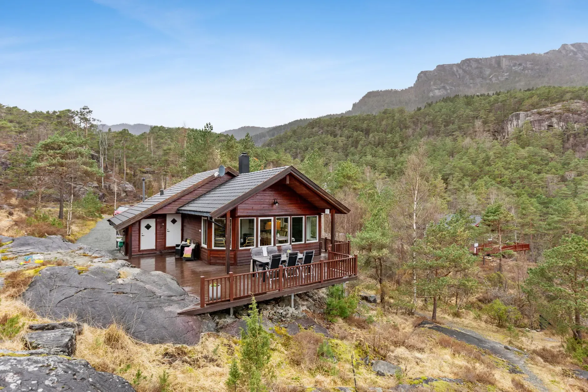 Charming 3-Bedroom Farmhouse with Garden and Terrace in Vikedal, Norway - View image 34 of 40